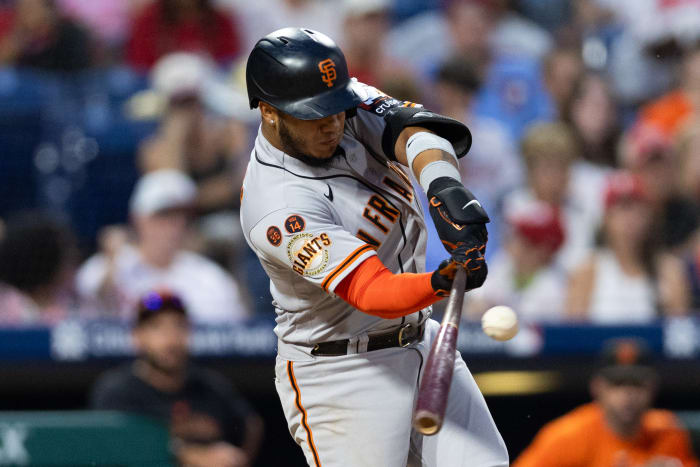SF Giants second baseman Thairo Estrada (39) strokes an RBI in extra innings against the Philadelphia Phillies (2023)